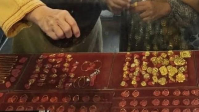 Harga Emas Pegadaian Turun di Semua Jenis, Antam Jadi yang Terbesar