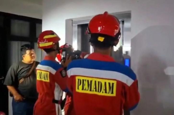 Petugas Gulkarmat Berhasil Selamatkan Lima Orang dari Lift Macet di Gereja HKBP