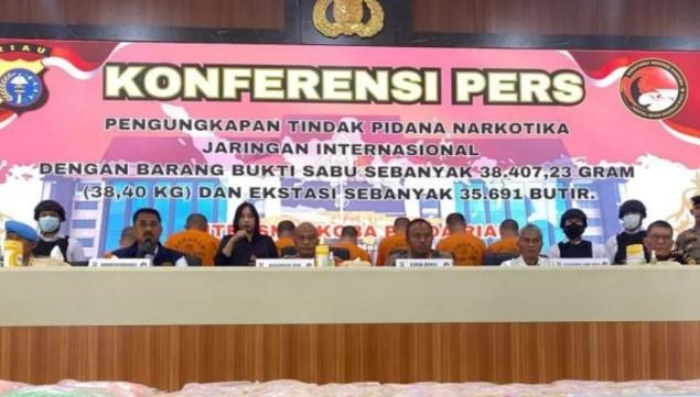 Polda Riau dan Bea Cukai Gagalkan Penyelundupan 35,9 Kg Sabu dan 35.700 Pil Ekstasi