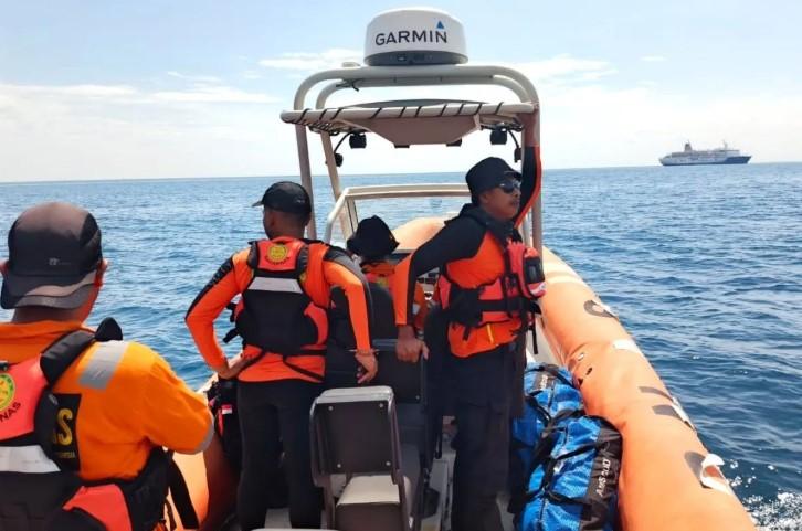 Penumpang Lompat dari KM Tidar, Tim SAR Gabungan Masih Lakukan Pencarian di Perairan Makassar