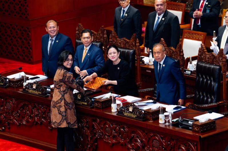 DPR RI Serius Tanggapi Polemik Potongan Komisi Ojol