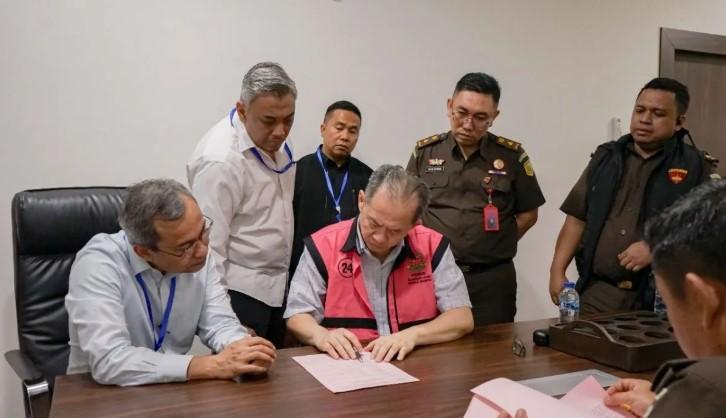 Sembilan Tersangka Kasus Korupsi Impor Gula Dilimpahkan ke Jaksa Penuntut Umum