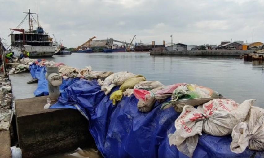 Banjir Rob di Tanjung Emas Surut, Perbaikan Pagar Jebol Dipercepat Demi Pulihkan Aktivitas Pelabuhan