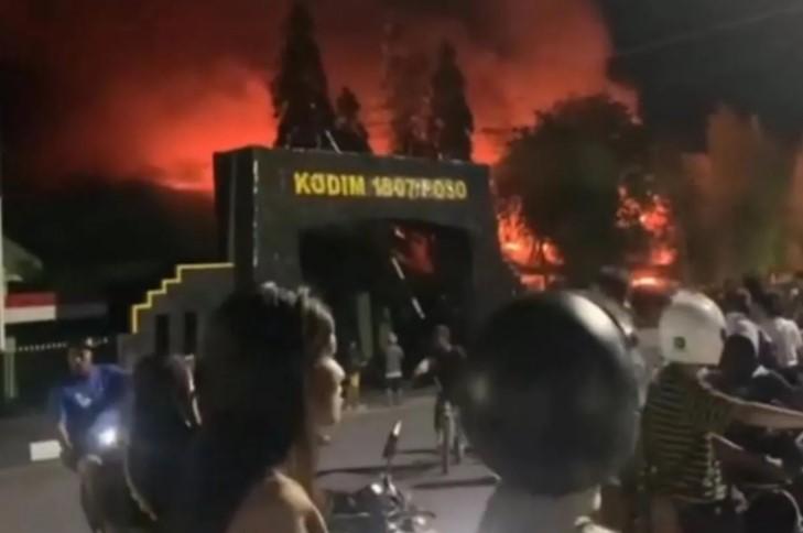 Kebakaran Hebat Landa Markas Kodim 1307/Poso, Warga Panik dan Belum Ada Keterangan Resmi