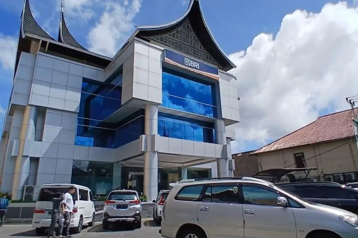 BRI Bukittinggi Klarifikasi Dugaan Penahanan Ijazah, Wamenaker Ancam Sidak