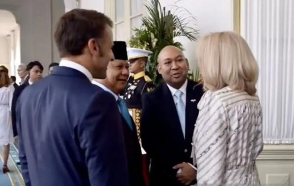 Presiden Prabowo Perkenalkan Putra Sulungnya kepada Emmanuel dan Brigitte Macron di Istana Merdeka