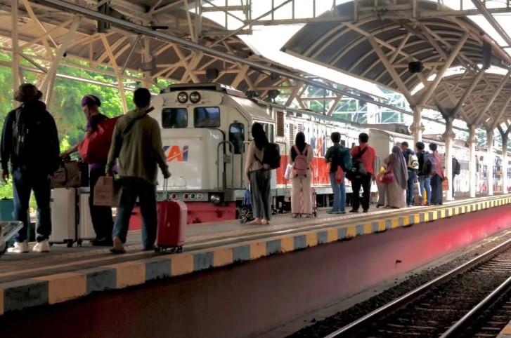 Lonjakan Penumpang KA di Hari Pertama Libur Panjang