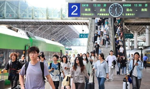 China Prediksi 80,5 Juta Perjalanan Kereta Saat Libur Festival Perahu Naga 2025