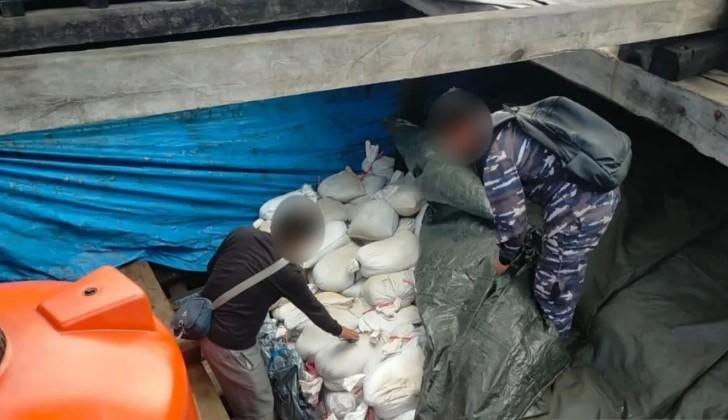 TNI AL Gagalkan Penyelundupan 25 Ton Pasir Timah Ilegal yang Diduga Akan Dikirim ke Malaysia