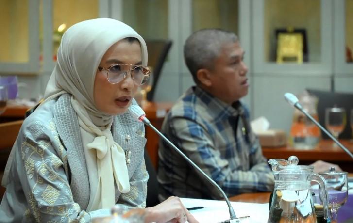 Arzeti Bilbina Ingatkan Masyarakat untuk Waspada Lonjakan COVID-19, Dorong Pemerintah Lakukan Tindakan Konkret