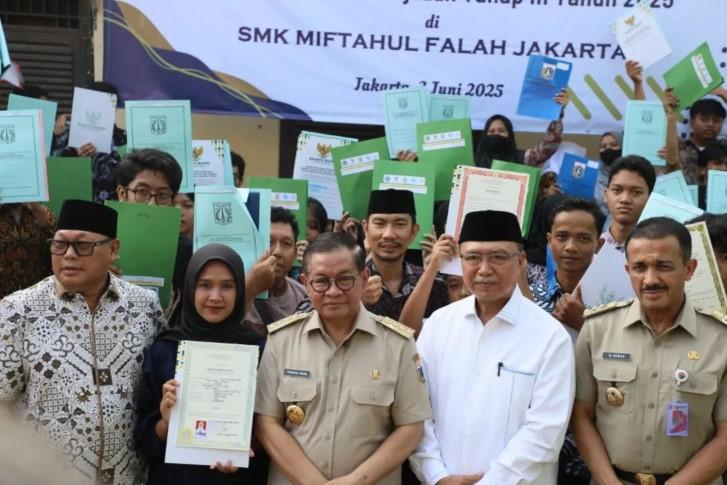 432 Siswa di Jakarta Selatan Terima Pemutihan Ijazah Tahap III
