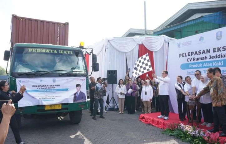 Mendag Lepas Ekspor Perdana Ribuan Alas Kaki ke Kuwait, Dorong UMKM Tembus Pasar Global