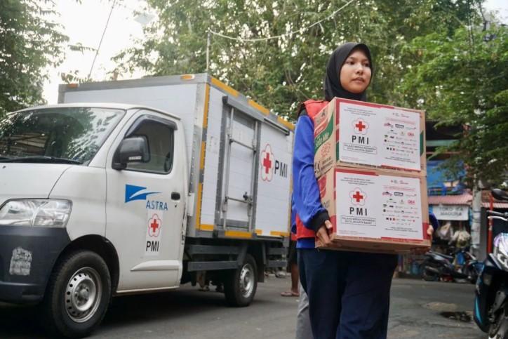 PMI Langsung Tangani Korban dan Kirim Logistik Usai Kebakaran Hanguskan 20 Rumah di Krukut