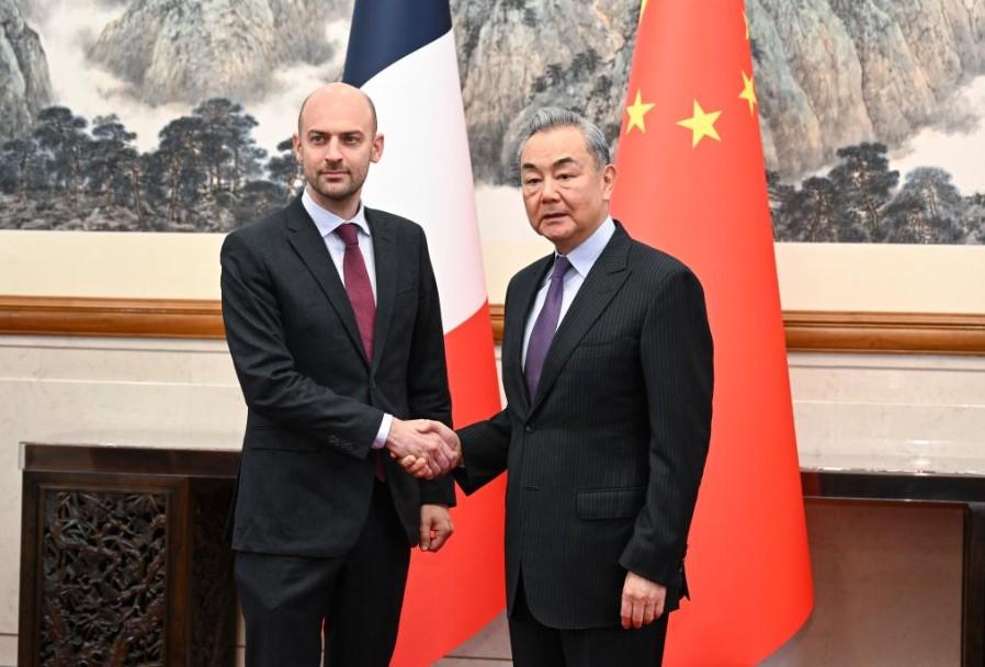 China Desak Prancis Tolak Campur Tangan NATO di Asia-Pasifik