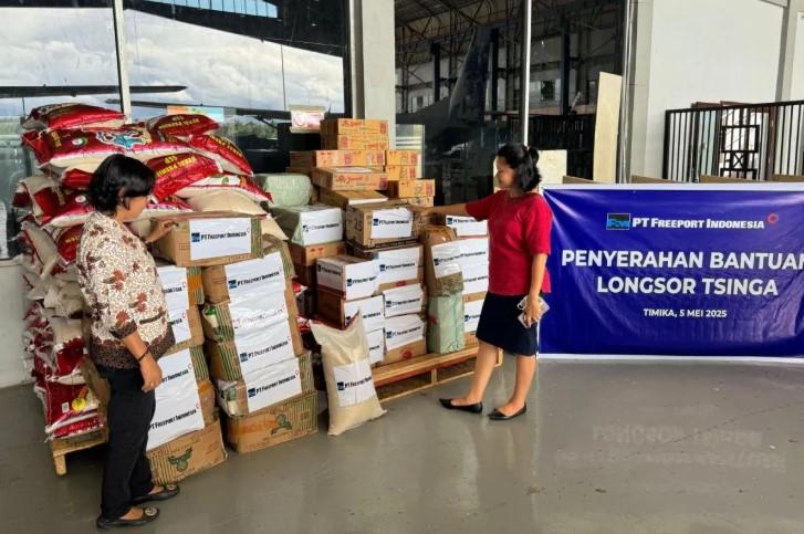 PTFI dan YPMAK Salurkan Bantuan untuk Korban Longsor di Kampung Tsinga