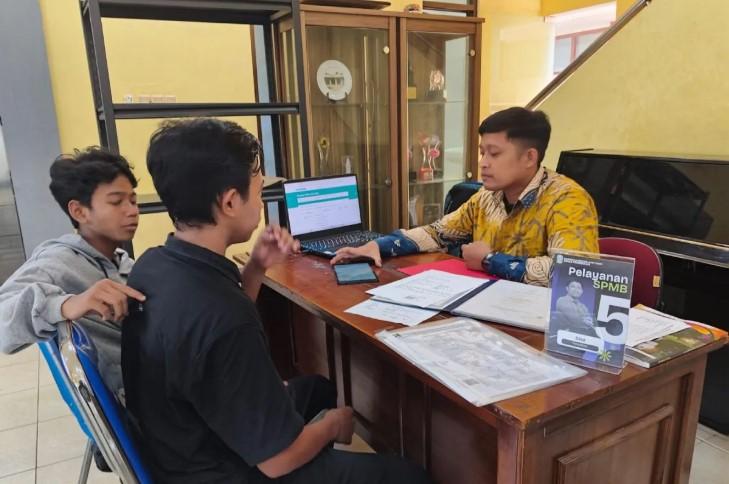 Dindik Jatim Tambah Titik Verifikasi untuk Permudah Pengambilan PIN SPMB 2025