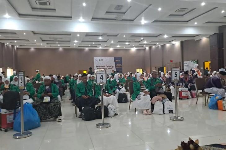 732 Jamaah Haji Tulungagung Telah Tiba di Indonesia, Empat Orang Masih Tertahan karena Sakit dan Administrasi