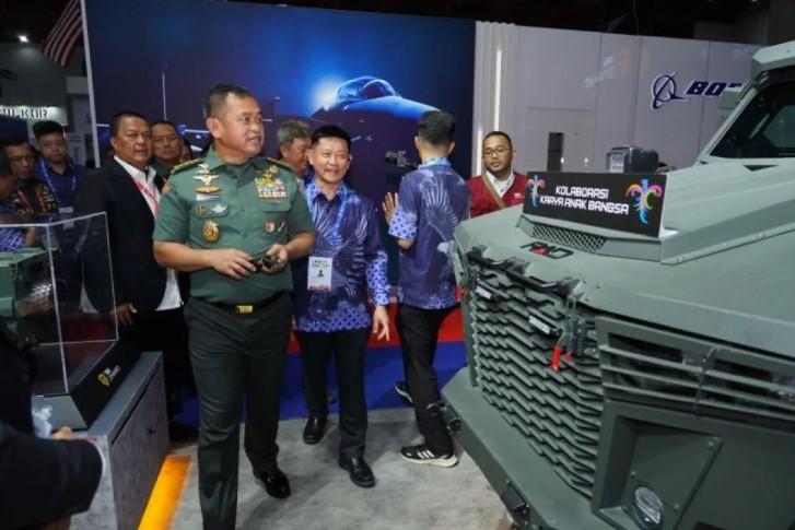 KSAD Tinjau Stan TNI AD dan Prototipe Unggulan di Indo Defence 2025