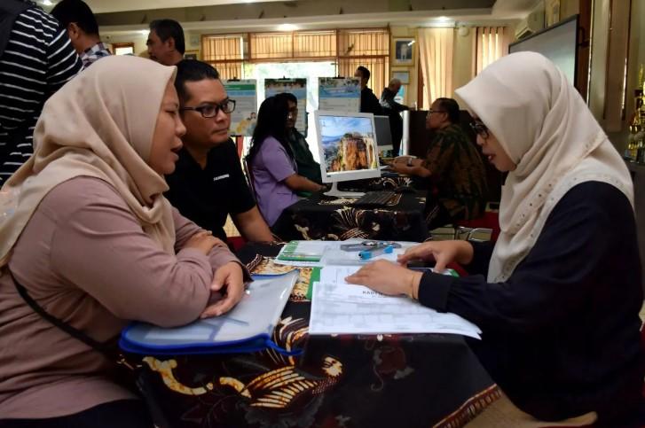 Irjen Kemendikdasmen Tinjau Langsung Pelaksanaan SPMB di SMAN 1 dan SMAN 3 Bekasi