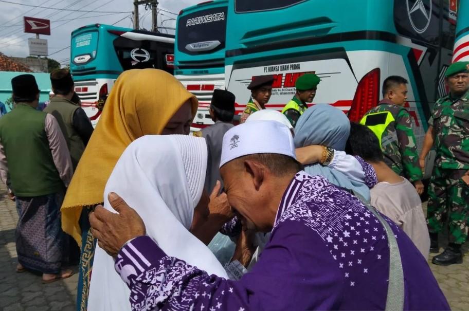 Kemenag Cianjur Sambut 425 Jemaah Haji Kloter JKS 13 yang Pulang Lengkap dan Selamat