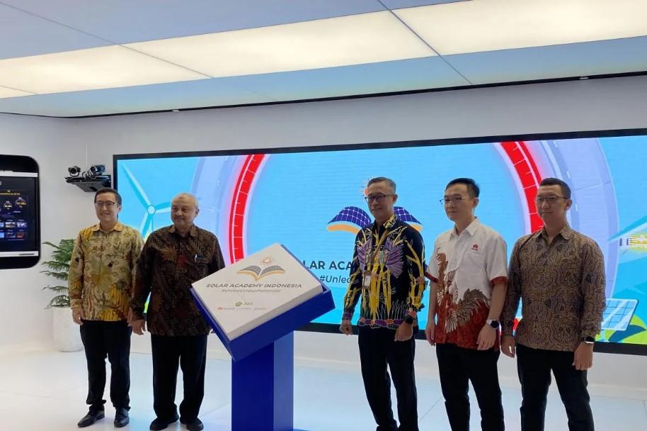 Pemerintah Genjot Pelatihan SDM Energi Surya, Targetkan Ratusan Ribu Lapangan Kerja Baru