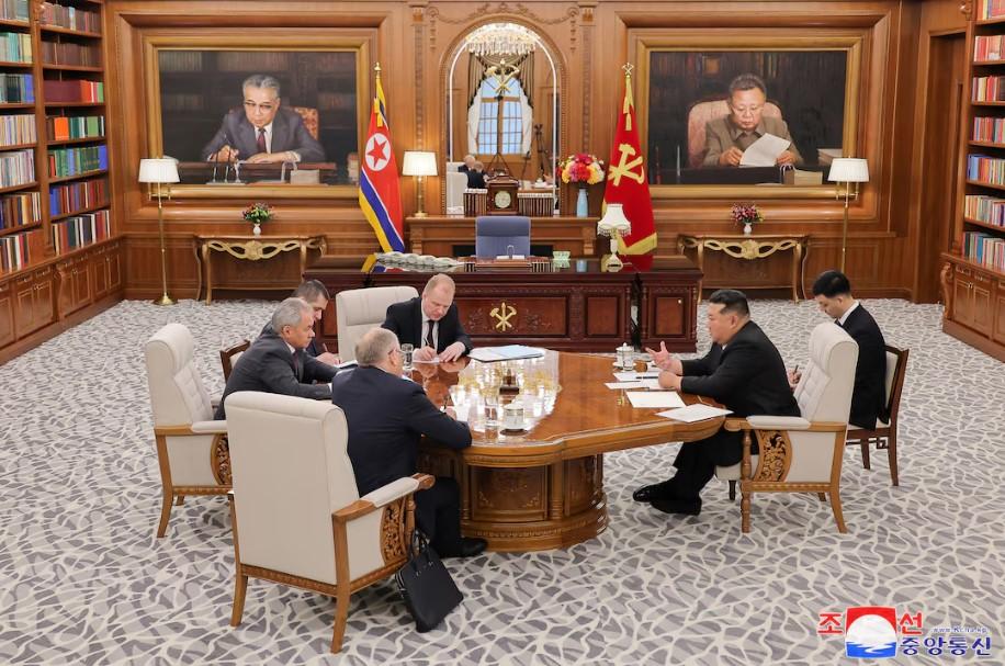 Pertemuan Kim Jong Un dan Shoigu Bahas Penguatan Kerja Sama Militer Korea Utara-Rusia