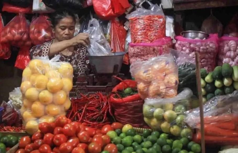 Harga Pangan Mulai Turun: Bapanas Catat Penurunan Signifikan pada Bawang, Cabai, dan Daging