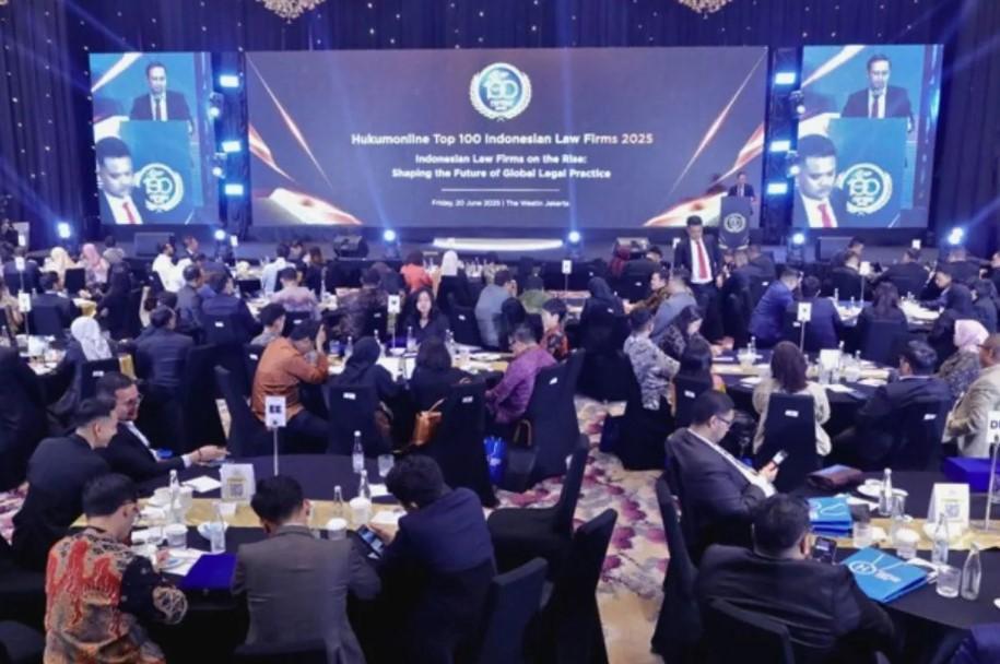 Peran Strategis Profesi Hukum Menguat di Tengah Dinamika Global, Hukumonline Apresiasi 100 Kantor Hukum Terbaik 2025
