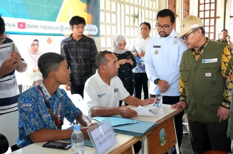 Mendikdasmen Tinjau Pelaksanaan SPMB di Nganjuk, Apresiasi Kolaborasi dan Transparansi Sistem