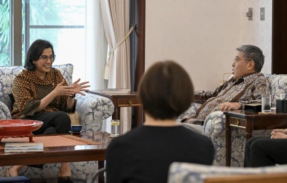 Sri Mulyani Bahas Dampak Konflik Iran-Israel dengan Menkeu Arab Saudi dan Qatar di Forum AIIB