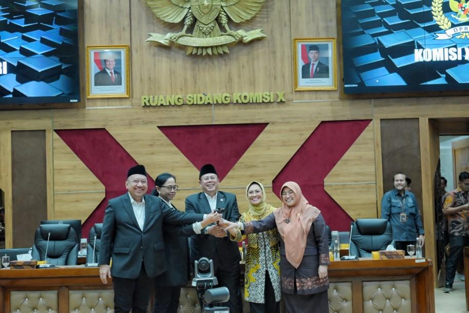 Kurniasih Mufidayati Resmi Jabat Wakil Ketua Komisi X DPR RI, Cucun Harap Komisi Makin Solid