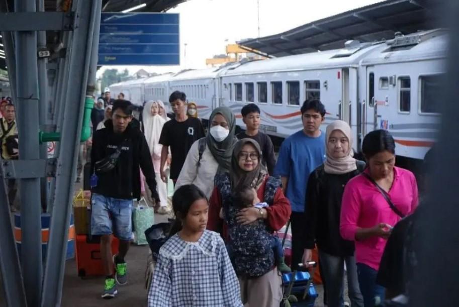 Lonjakan Penumpang Selama Libur Sekolah, KAI Divre III Palembang Tambah Kereta Ekonomi dan Eksekutif