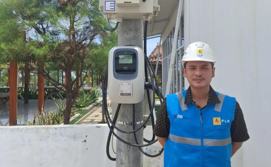 PLN UP3 Cianjur Perkuat Pariwisata Hijau Lewat SPKLU dan SPBKLU di Destinasi Wisata