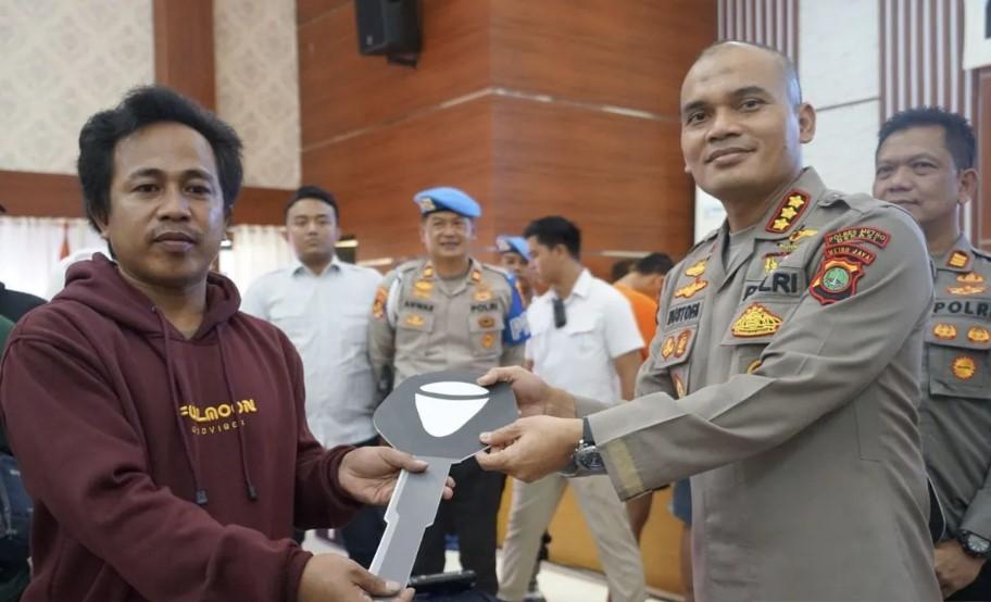 Polres Metro Bekasi Kembalikan 10 Motor Curian kepada Pemilik, 7 Tersangka Diamankan