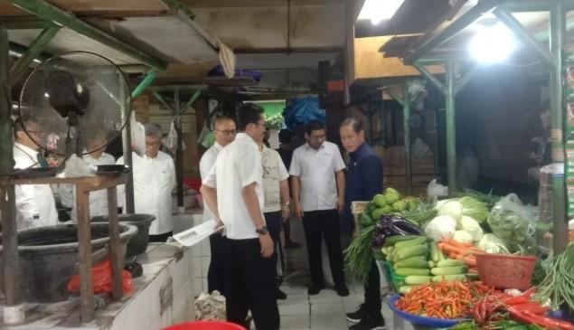 Menteri LH Tegaskan Pasar Wajib Kelola Sampah Sendiri, Pemilahan di Teluk Gong Masih Lemah