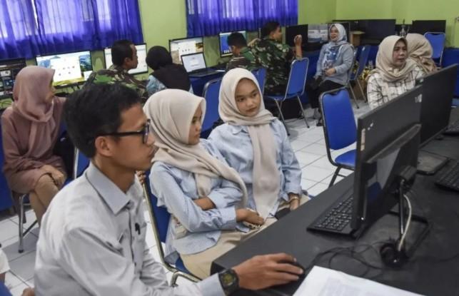 Pemprov Riau Buka 3.527 Kuota BOSDA Afirmasi untuk Siswa Kurang Mampu di SMA dan SMK Swasta