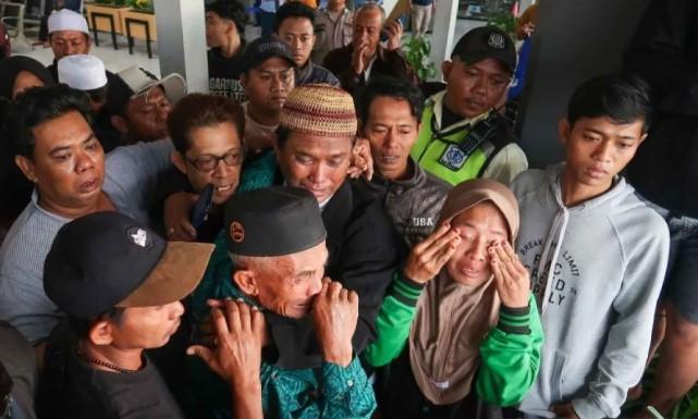 Basarnas Kerahkan 9 Kapal SAR Cari Korban KMP Tunu Pratama Jaya, 23 Selamat dan 4 Tewas