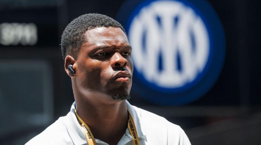 Barcelona Serius Incar Dumfries, Inter Hadapi Ketegangan Internal Jelang Bursa Transfer