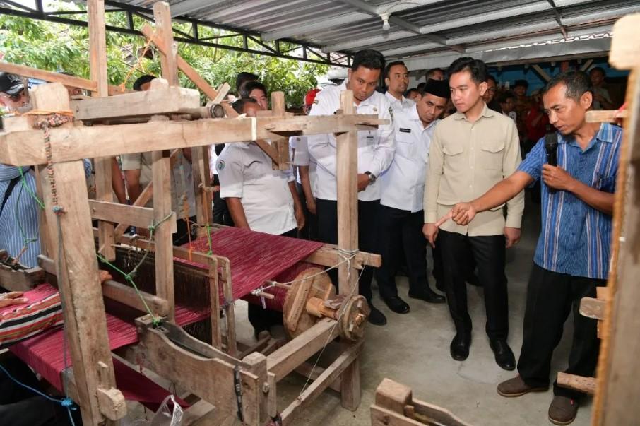 Wapres Gibran Dorong Inovasi Lurik Klaten agar Lebih Kekinian dan Tembus Pasar Global