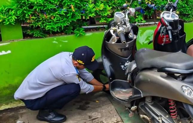 28 Kendaraan Ditindak di Jalan Raya Pondok Kopi, Jakarta Timur Gelar Operasi Cabut Pentil dan Derek Parkir Liar