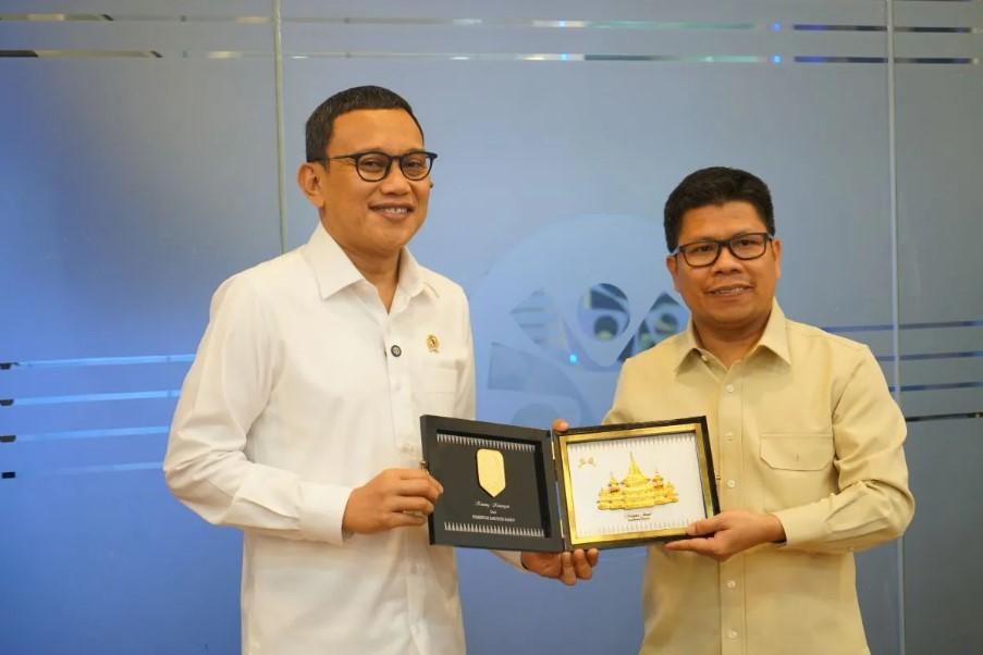 Menteri P2MI Minta Bupati Sambas Data Ulang 10 Ribu PMI Non-Prosedural di Malaysia