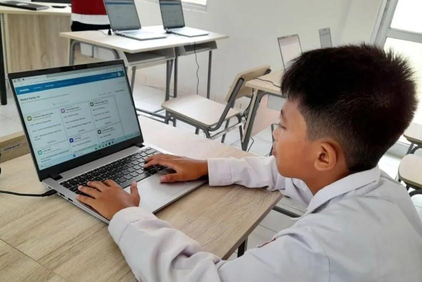 Pemerintah Perkuat Pembelajaran Digital di Sekolah Rakyat, Seluruh Siswa Dapat Laptop dan Modul Gratis