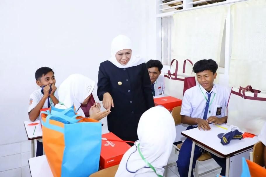 Khofifah Tinjau Hari Pertama Sekolah Rakyat di Probolinggo, 1.180 Siswa Mulai Belajar dengan Sistem Berasrama