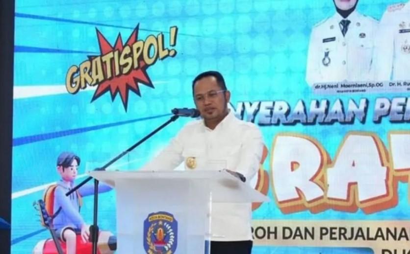 Gubernur Kaltim Salurkan Insentif untuk Ribuan Guru di Bontang dan Luncurkan Program Perjalanan Religi