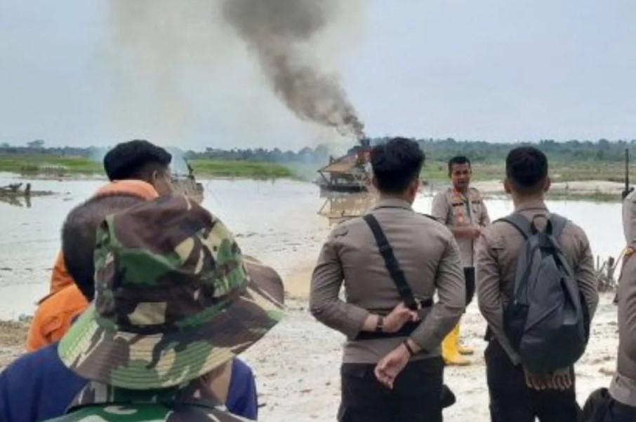 Satgas Gabungan Bungo Bakar Rakit Dompeng dan Sita Mesin Diesel dalam Operasi Gempur Tambang Emas Ilegal