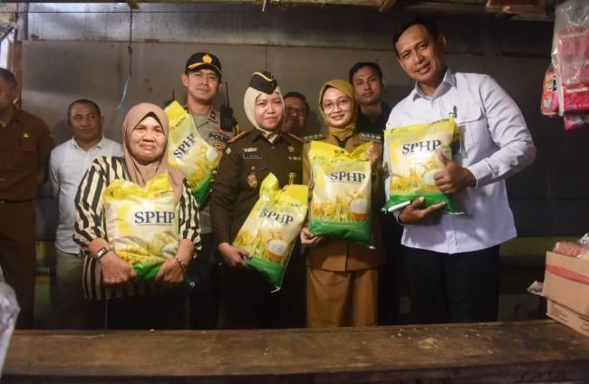 Bulog Salurkan Kembali Beras SPHP, Harga Maksimal Rp12.500 per Kg dan Pembelian Dibatasi