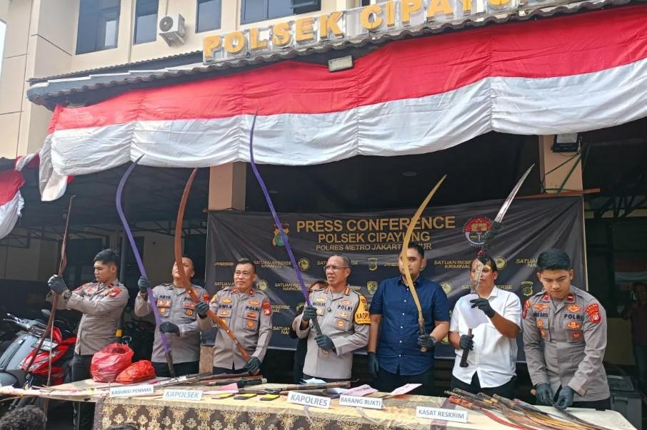 Polisi Gagalkan Rencana Tawuran di Lubang Buaya, 27 Senjata Tajam Disita dari Dua Mobil Pribadi