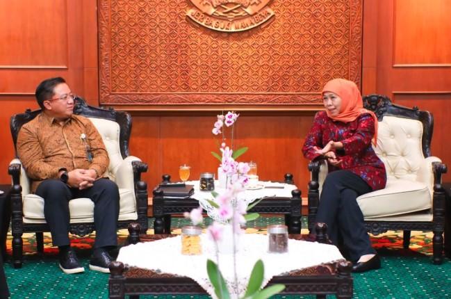 Khofifah Ajak Bulog Salurkan Bahan Pokok Langsung ke Koperasi Merah Putih demi Perkuat Ekonomi Desa