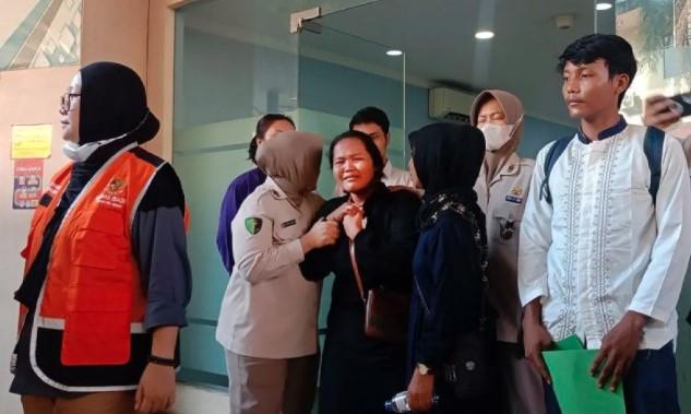 Tangis Pecah Saat Empat Jenazah Korban Kebakaran di Tebet Diserahkan ke Keluarga