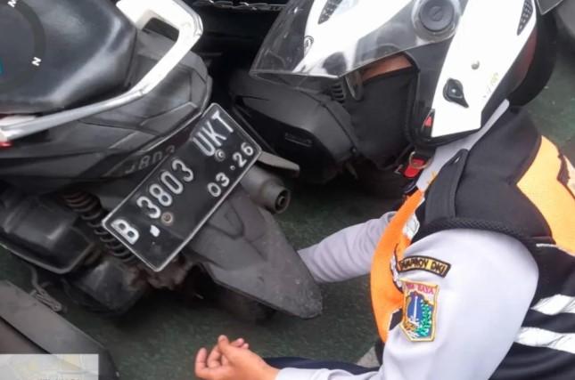 Sudin Perhubungan Jakarta Selatan Cabut Pentil 1.403 Kendaraan Parkir Liar Sejak Januari 2025